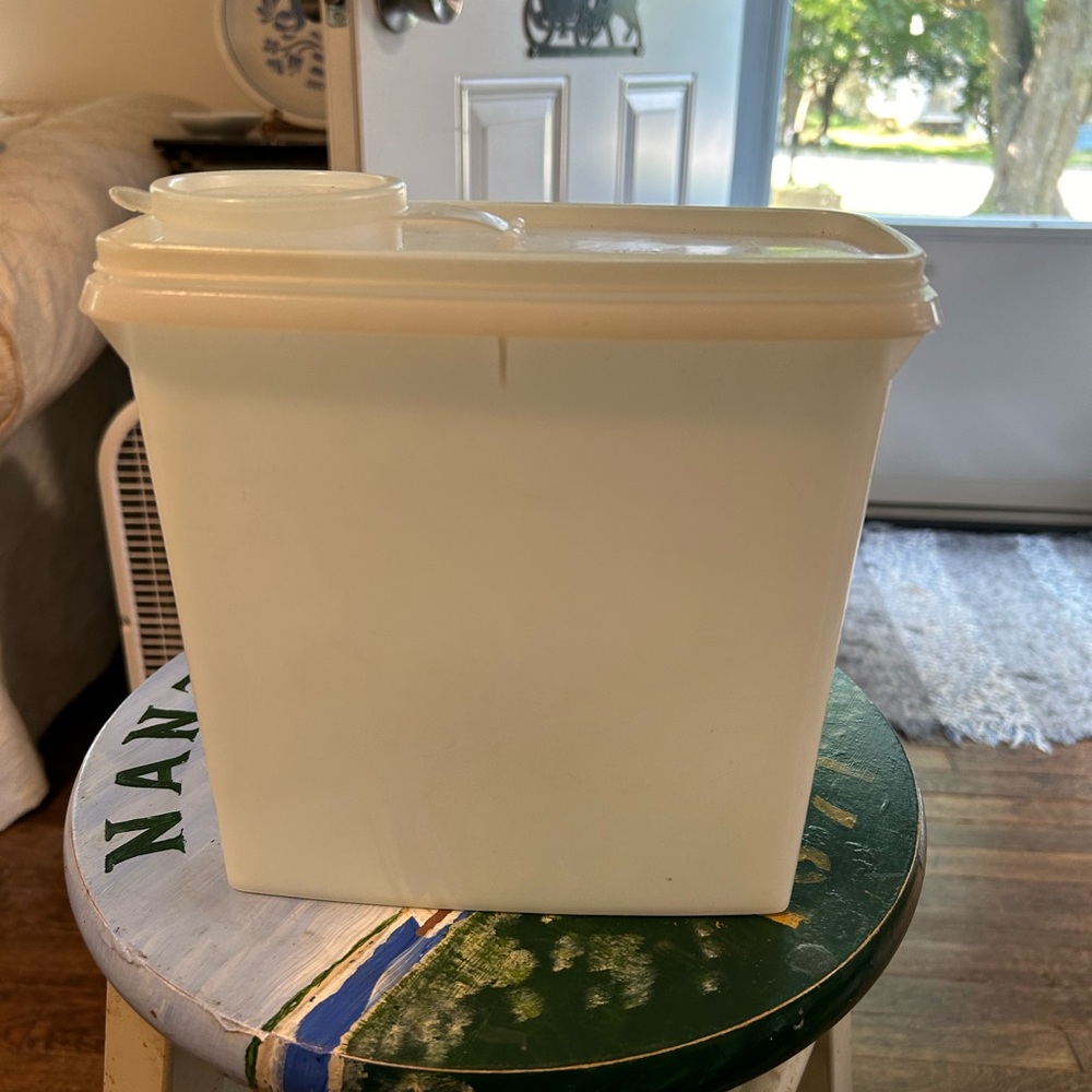 Tupperware vintage cereal, storage keeper excellent condition - Picture 3 of 8